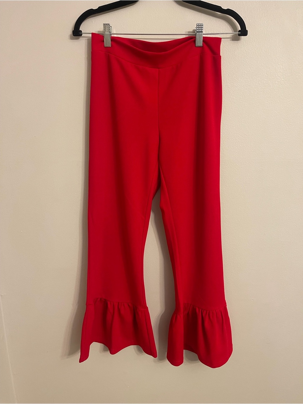 Women's Red Ruffle Hem Stretch Capris